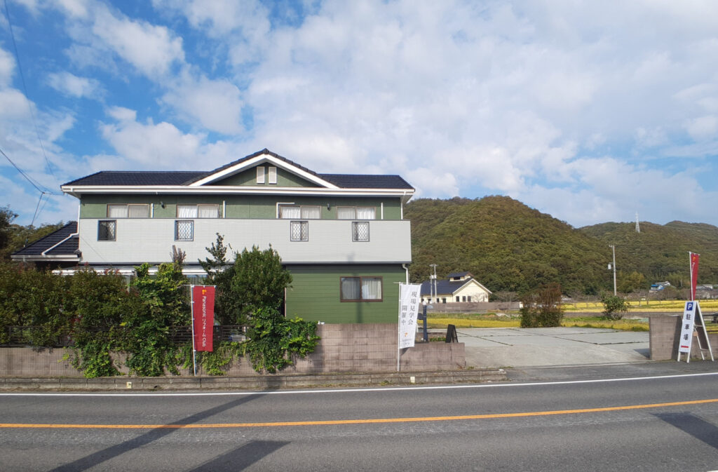 リフォーム現場見学会　岡山市東区瀬戸町　リファイン山陽町　赤磐市　外観　見学会の受付の様子