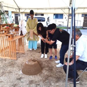 寺見建設の新築のお客様、地鎮祭の様子。