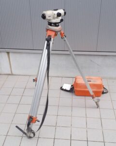 レベル計測器と専用三脚